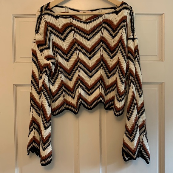 Fall stitched bell sleeve scalloped cropped sweater - Picture 1 of 7